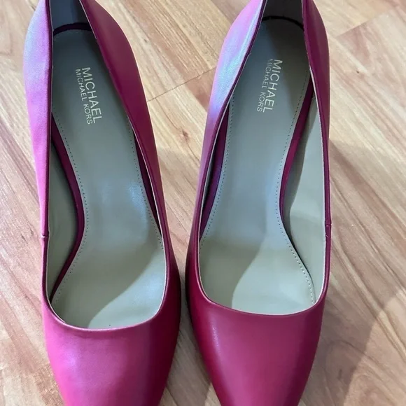 Michael Kors Sexy Heels Great for Valentine’s Day - Picture 5 of 11